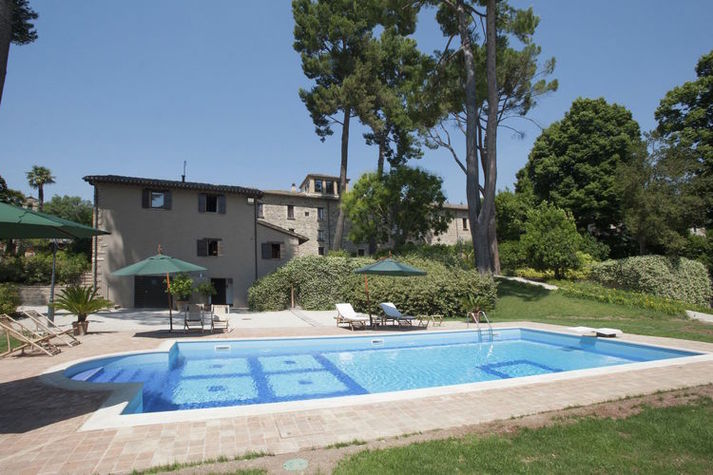 PoolOfHouse