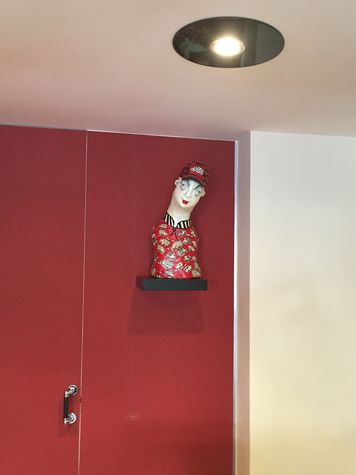 Entrance from living room to the kitchen