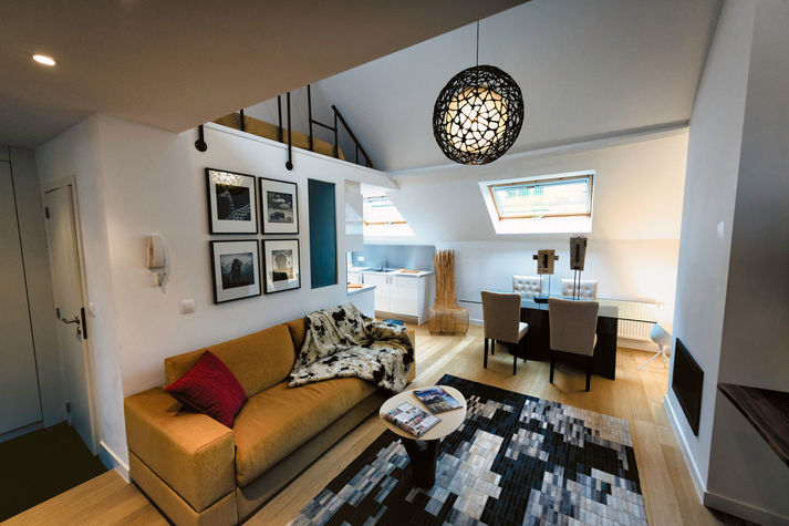 Seating Area with High Quality Sofa Bed