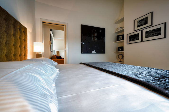 Bedroom with Queen Sized Bed / Flatscreen TV