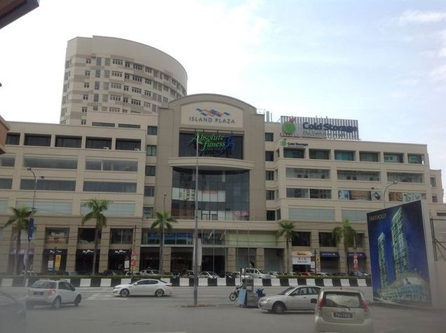 Wen'sCozy 118 is built on top of 4- storey of Island Plaza mall.