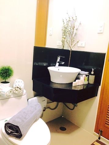 bath room with shower