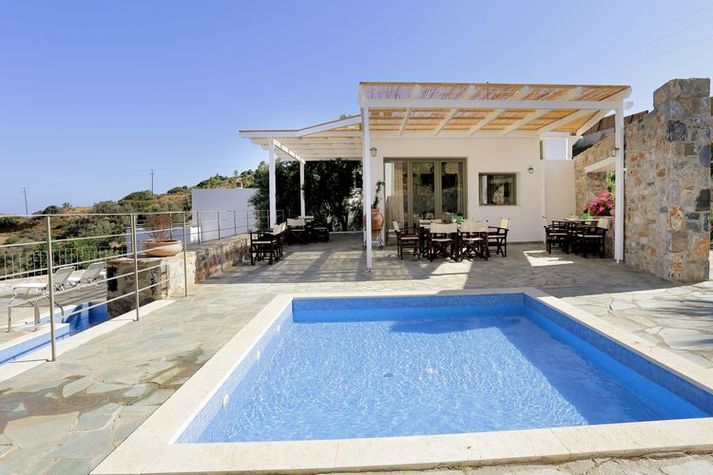 PoolOfHouse