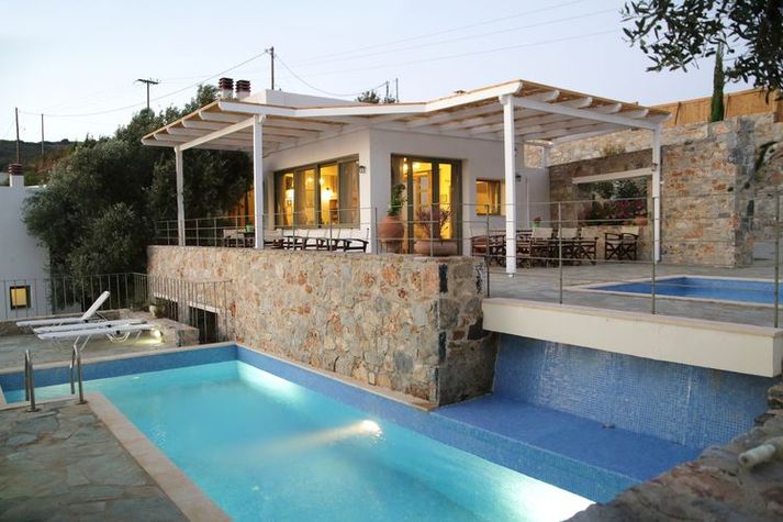 PoolOfHouse