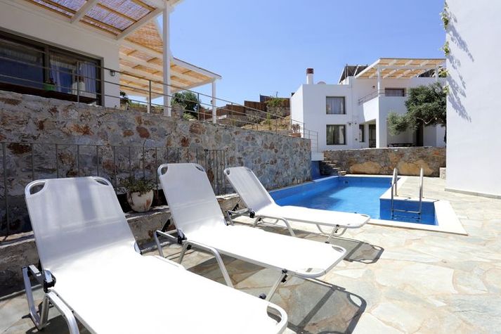 PoolOfHouse