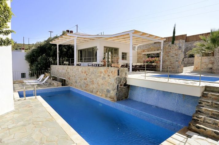 PoolOfHouse