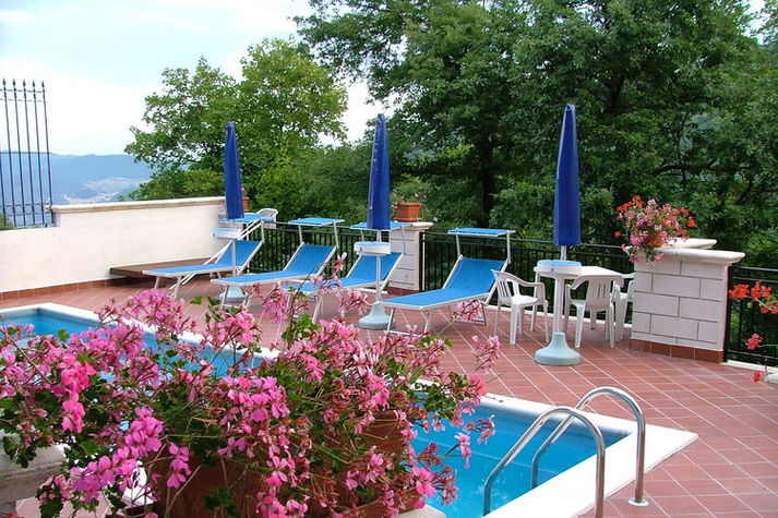 PoolOfHouse