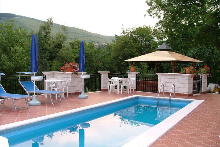 PoolOfHouse